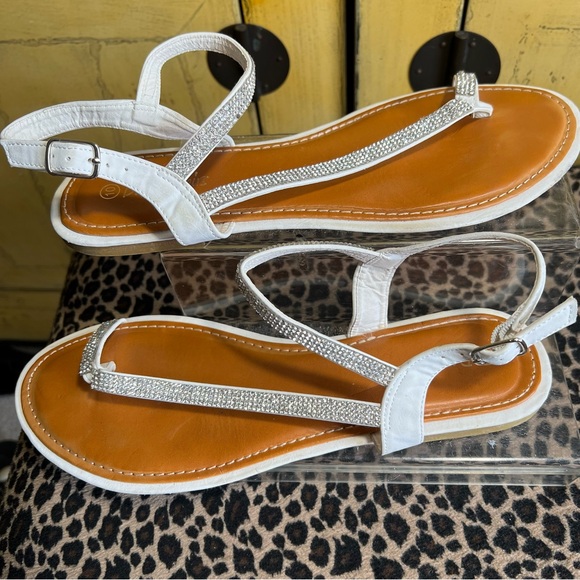 Dream Pairs White Sandals with Glittery Straps - Picture 4 of 10